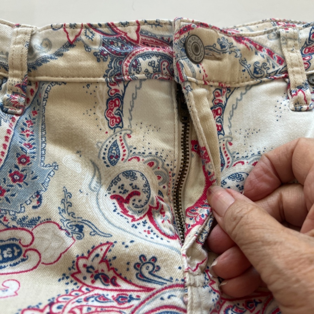Chicos sz 2 Regular sz 12 Beige Blue Red Paisley So Slimming Girlfriend Crop - Picture 10 of 11